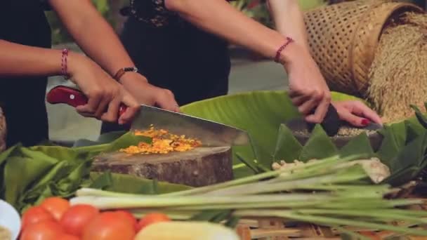 Clase de cocina en Bali de cerca — Vídeos de Stock