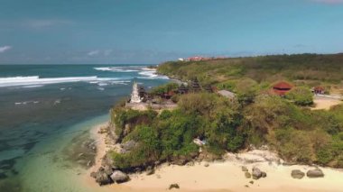 Bali dili tapınağın Güney Bali Uçurumun kıyısında havadan görünümü