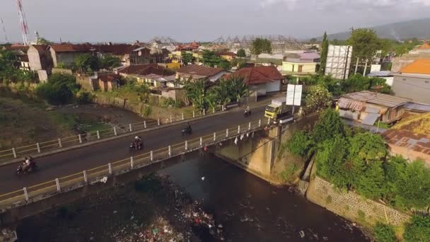 在 Bubunan，Seririt，北巴厘岛桥鸟瞰图 — 图库视频影像
