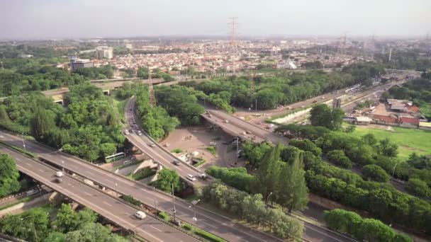 Uitwisseling van de snelweg in Jakarta op zonnige dag — Stockvideo