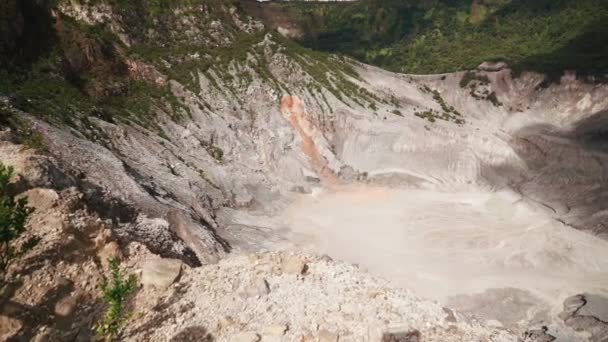 Pohled na kráter sopky Tangkuban Perahu — Stock video
