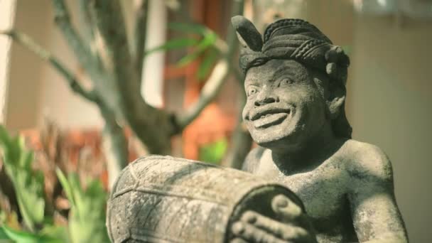 Stone balinesiska mannen staty — Stockvideo