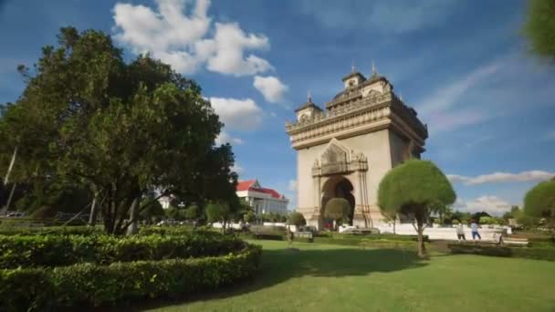 Vista de Patuxai - Arco do Triunfo de Vientiane — Vídeo de Stock