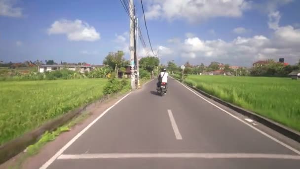 Bewegen op straat in Bali — Stockvideo