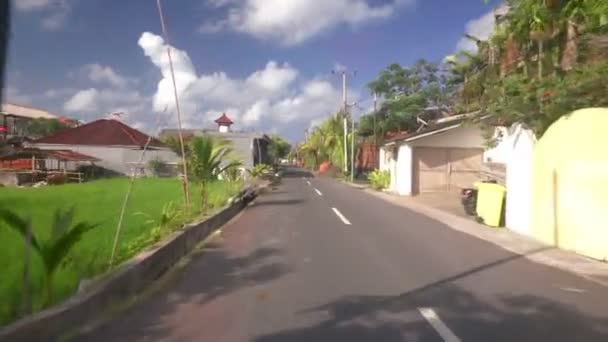 在巴厘岛的街道上移动 — 图库视频影像