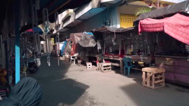 Metal Zincirler ve Ternate içinde satan bilezik