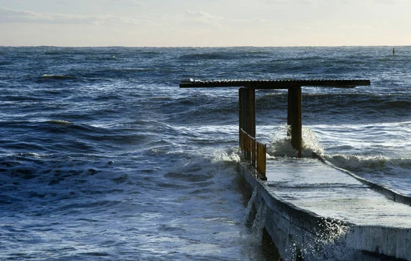 Pier Pier Steiger Zwarte Zee Golven Storm Schuim Druppels Rusland — Stockfoto