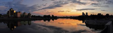 Chelyabinsk, Rusya, nehir, Miass nehri, gün batımı, bulutlar, yansıma, toprak seti, bölgesel müze, panorama