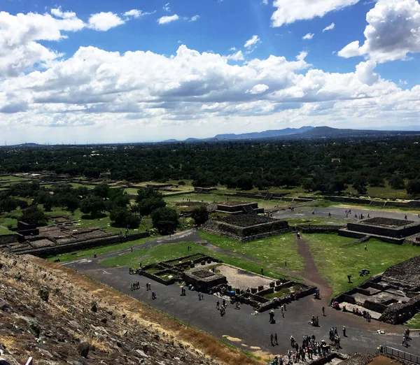 Meksika 'nın Orta İskoçya' daki Teotihuacan Piramidinin görüntüsü