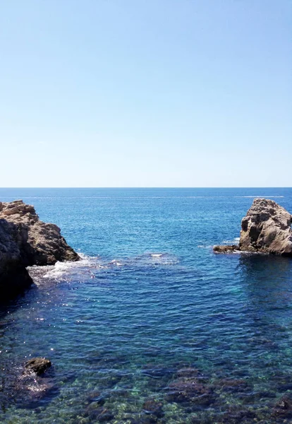 Hırvatistan 'ın eski Dubrovnik kenti ile Lovrijenac kalesi arasındaki küçük körfez