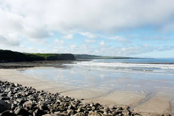 Vista de uma praia na costa atlântica da Irlanda — Fotografia de Stock