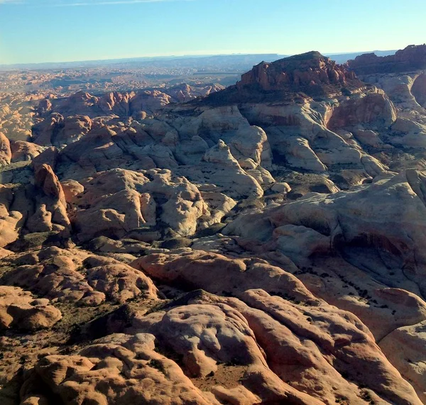 Glen Kanyonu Ulusal Rekreasyon Bölgesi 'ndeki Powell Gölü rezervuarının havadan görüntüsü