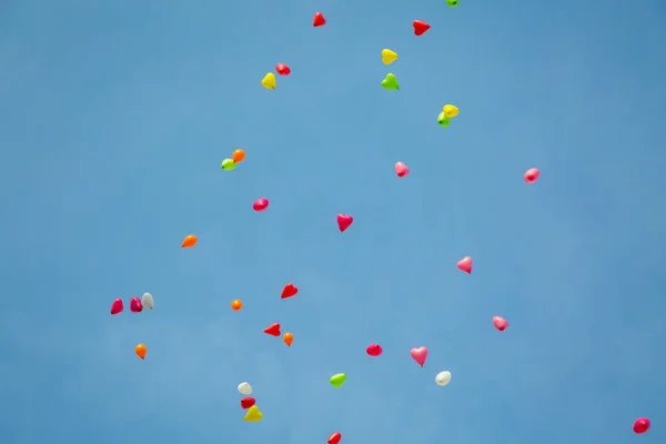 Kleur ballonnen in de lucht — Stockfoto