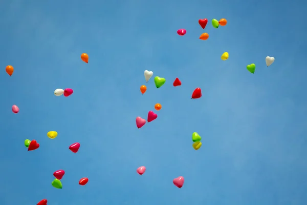 Kleur ballonnen in de lucht — Stockfoto