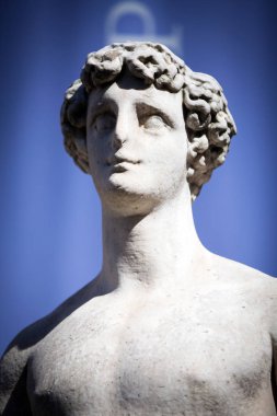 Floransa'da Michelangelo'nun David kopyasını