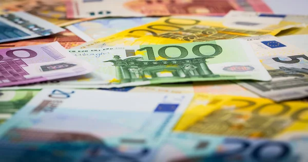 Primeros planos de los billetes en euros —  Fotos de Stock