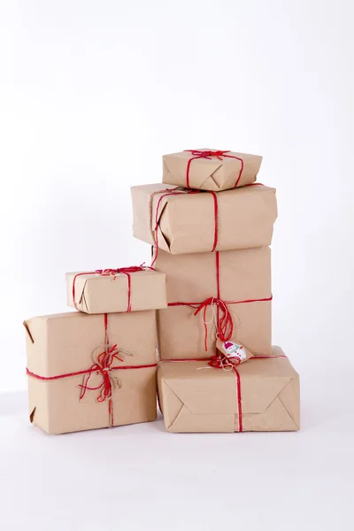Stapel von handgemachten Geschenkverpackungen — Stockfoto