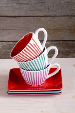 Renkli çizgili kahve bardağı