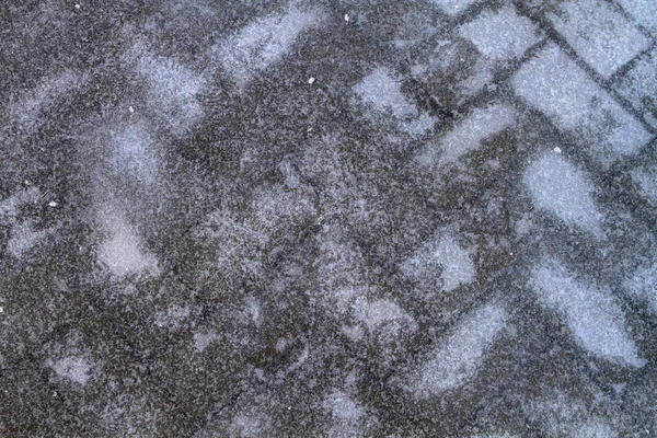 Telhas de asfalto no gelo estrada neve inverno — Fotografia de Stock