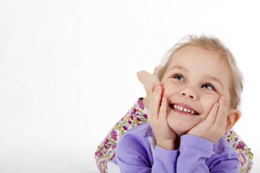 çocuk düşünüyor