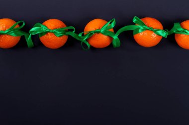 kurdele ile sargılı meyve