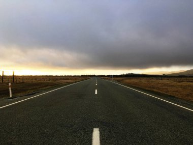 Kasvetli bir günde yol gezisi