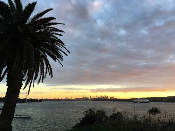 Vista da cidade de Sydney de Watson Bay — Fotografia de Stock