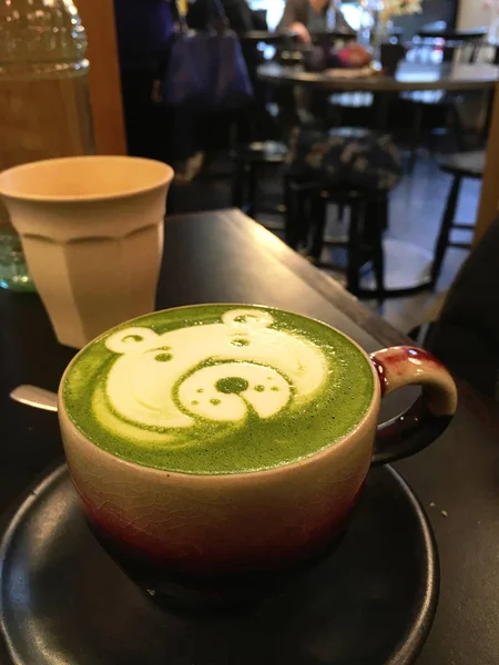 Mükemmel şirin ayıcık, latte sanatı.