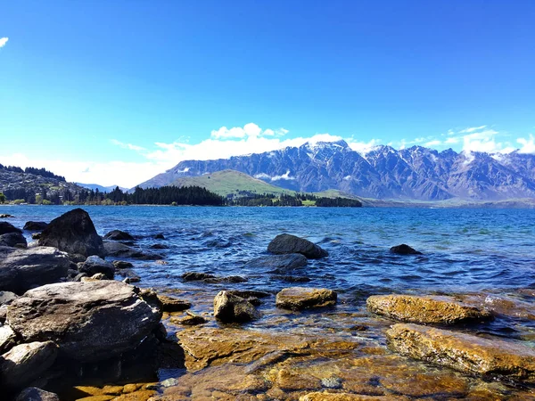 Glenorchy-Queenstown yolunda Wakatipu Gölü