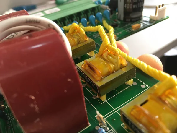 Elektronik bileşenleri kapat