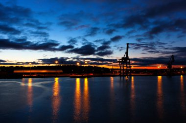 Turku Limanı, Finlandiya 'da günbatımı.