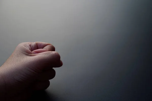 Close up picture of left hand on the black background — Stock Photo, Image