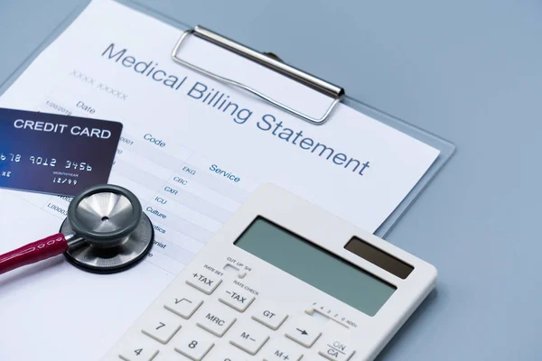 Top View Picture Medical Billing Statement Cradit Card White Calculator — Stock Photo, Image