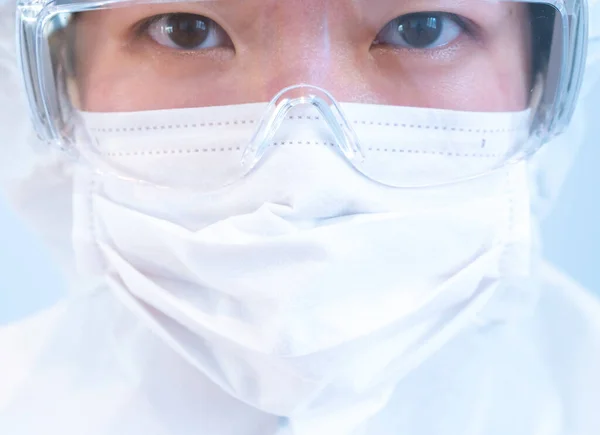 Médecin Portant Équipement Protection Individuelle Compris Masque Masque Une Combinaison — Photo