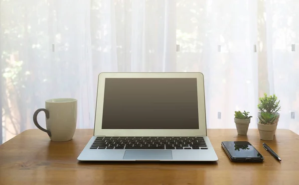 Bild Vom Schreibtisch Mit Computer Kaffeebecher Smartphone Wohnzimmer Arbeit Hause — Stockfoto