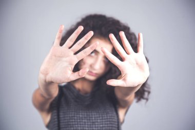 Kadın eli dur işareti