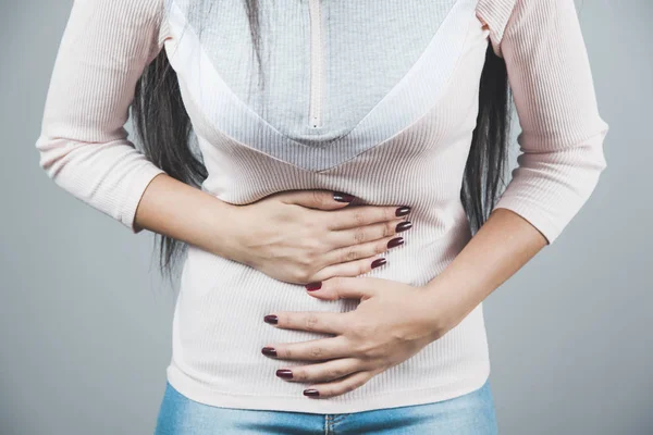 Kvinnlig ont i magen — Stockfoto
