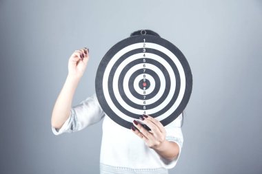  Kadın el oku hedefi