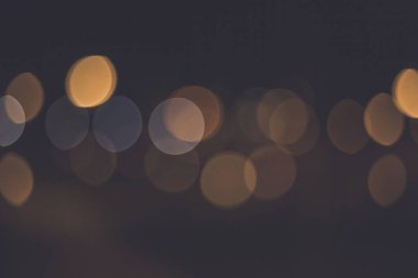 Gece arkaplanındaki renkli bokeh