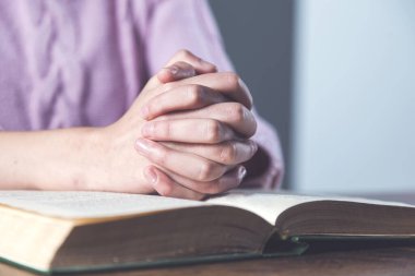 dua eden kadın el kitapları.