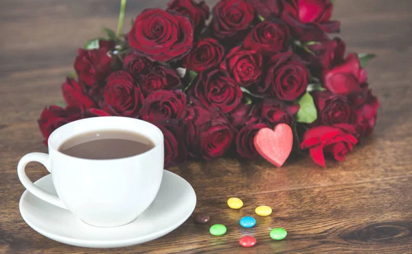 Coffee Roses Candyon Desk — Stock Photo, Image