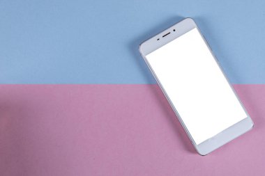 beyaz akıllı telefon renk tablosu arka planında