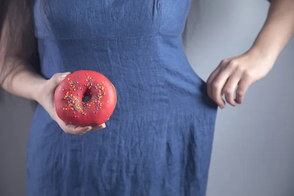 Happy Woman Hand Holding Donut Grey Background — Stock Photo, Image