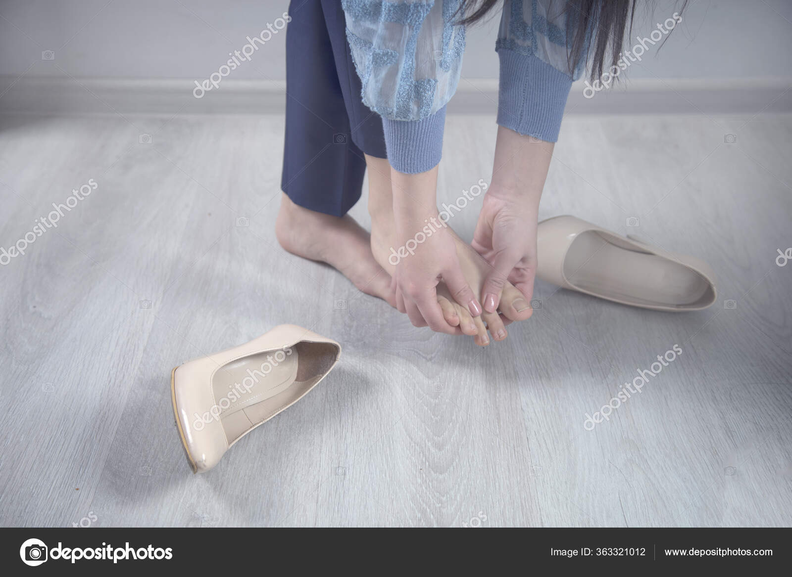 Woman Feet Hurt Shoes Stock Photo by ©Aghavni 363321012