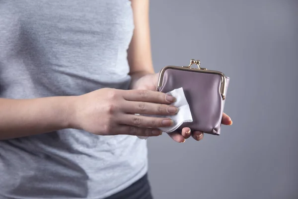 Woman Clean Wallet Grey Wall Background — Stock Photo, Image