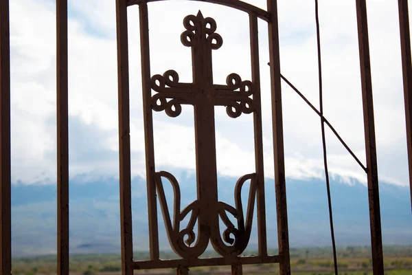 Eisernes Kreuz Hintergrund Des Ararat Gebirges — Stockfoto