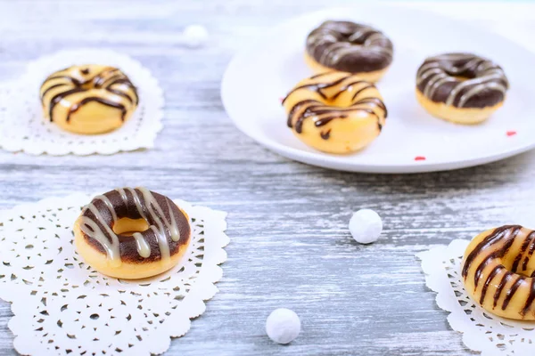 Tasty Donuts on Napkins in the shape of a Heart and Cranberry in — Stock Photo, Image