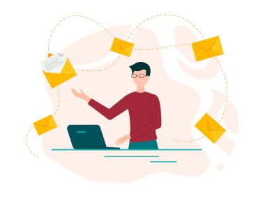 Bilgisayarın başındaki genç adam ve etraftaki mesajların sembolü olarak mektuplarla dolu zarflar. İnternet iletişimi, online posta. Vektör illüstrasyonu.