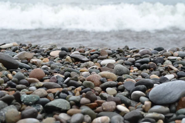 Kiezels Het Strand Een Bewolkte Dag — Stockfoto