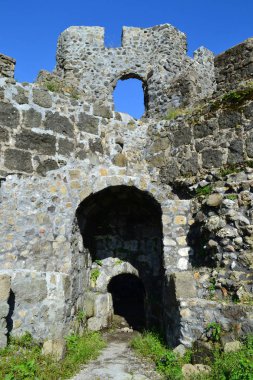 Gürcistan 'daki antik bir kalenin kalıntıları.